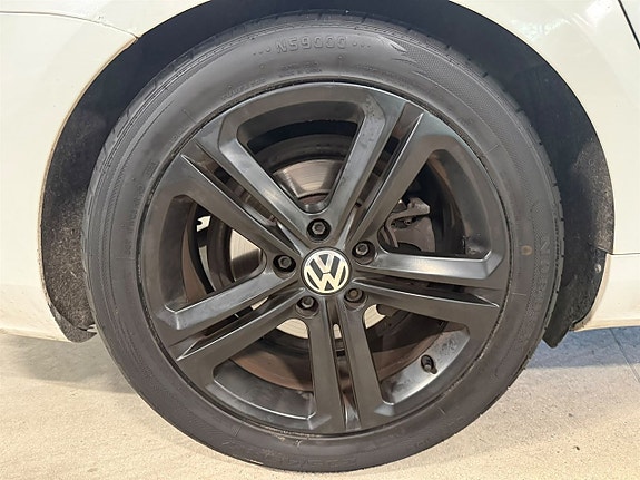 Volkswagen Passat 12 of 12