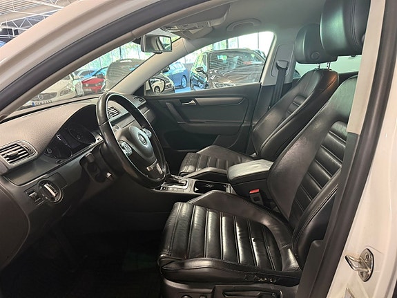 Volkswagen Passat 3 of 12