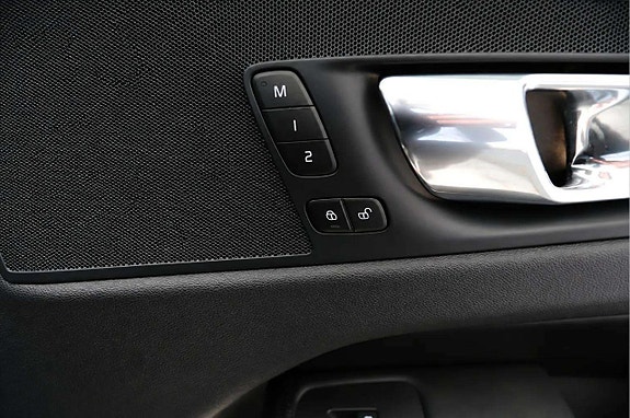 Volvo XC60 13 of 22