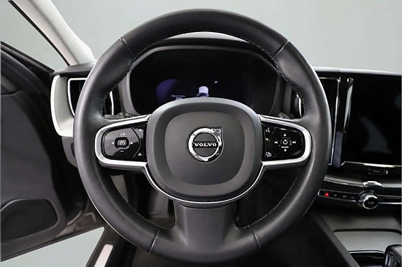 Volvo XC60 10 of 22