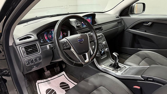 Volvo XC70 11 of 21