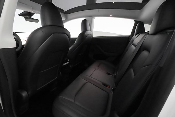 Tesla Model Y 18 of 29