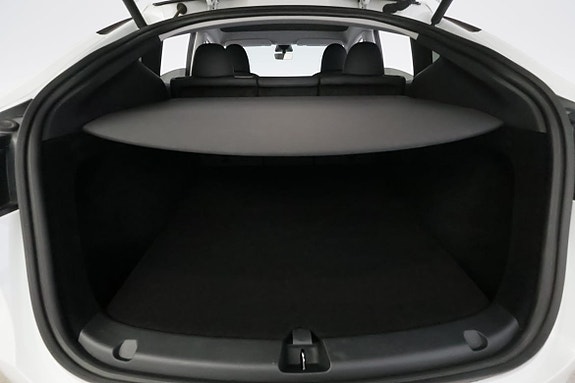 Tesla Model Y 8 of 29