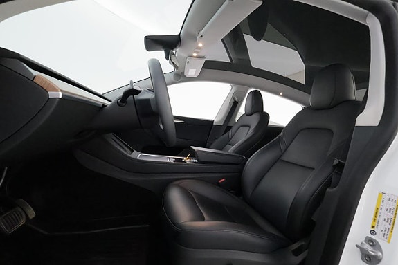 Tesla Model Y 11 of 29