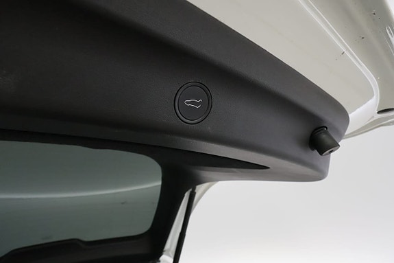 Tesla Model Y 9 of 29