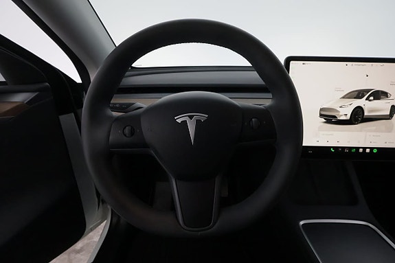 Tesla Model Y 15 of 29