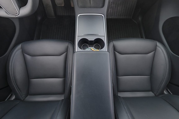 Tesla Model Y 17 of 29