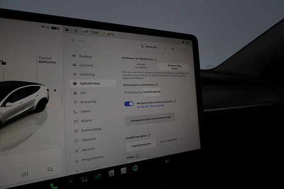 Tesla Model Y 22 of 29