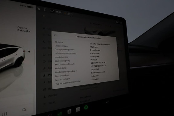 Tesla Model Y 24 of 29