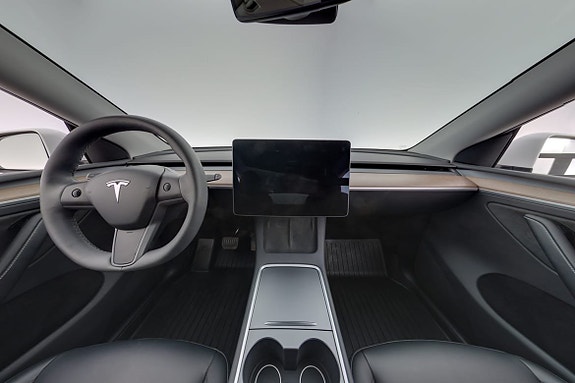 Tesla Model Y 13 of 29
