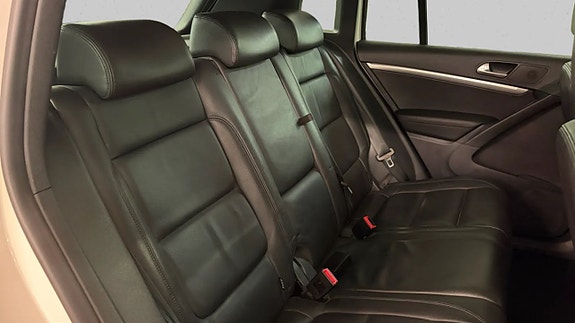 Volkswagen Tiguan 14 of 20