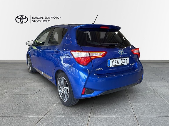 Toyota Yaris 2 of 14