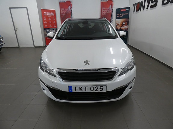Peugeot 308 SW 2 of 17
