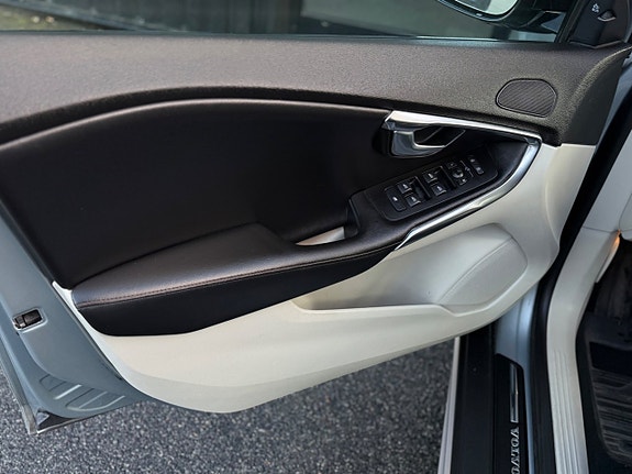 Volvo V40 Cross Country 17 of 27