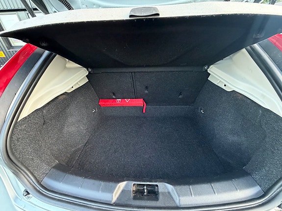 Volvo V40 Cross Country 12 of 27