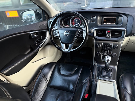 Volvo V40 Cross Country 18 of 27