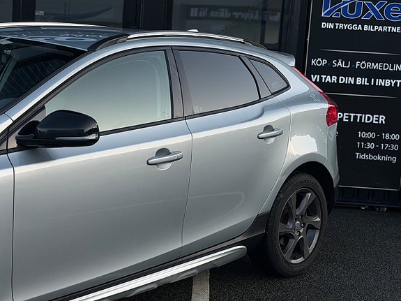 Volvo V40 Cross Country 3 of 27