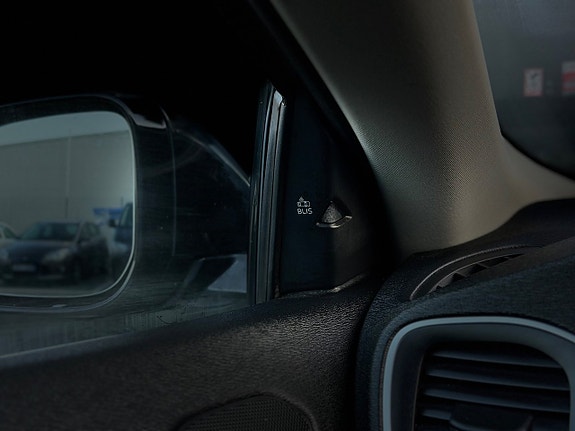Volvo V40 Cross Country 25 of 27