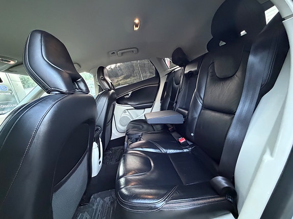 Volvo V40 Cross Country 15 of 27