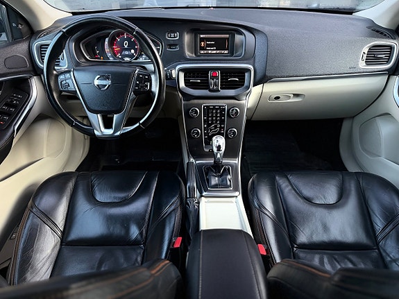 Volvo V40 Cross Country 13 of 27