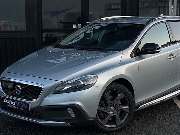 Volvo V40 Cross Country 2 of 27