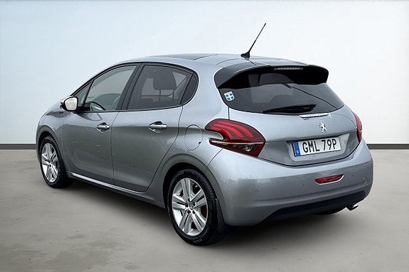 Peugeot 208 3 of 21