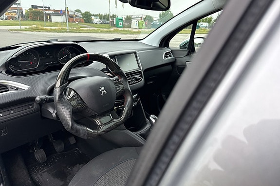 Peugeot 208 13 of 21