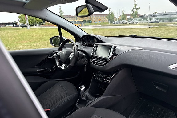Peugeot 208 18 of 21
