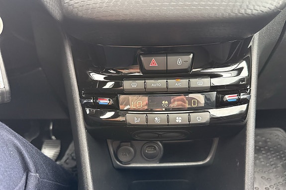 Peugeot 208 19 of 21