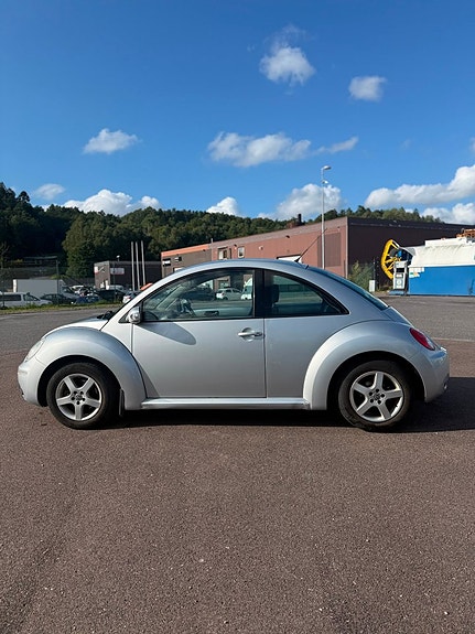 Volkswagen New Beetle 5 of 11