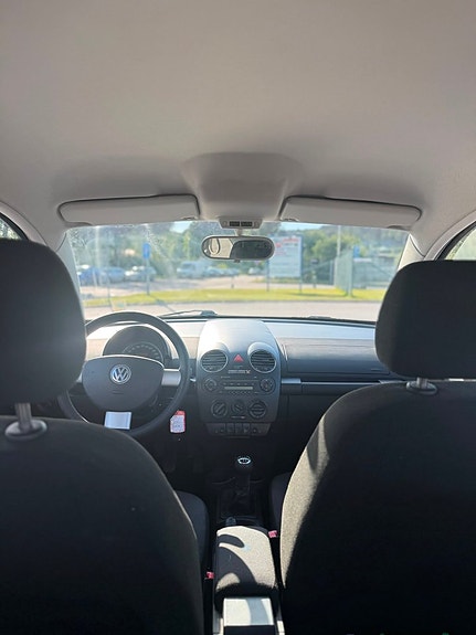 Volkswagen New Beetle 10 of 11
