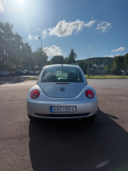 Volkswagen New Beetle 7 of 11