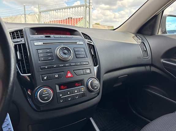Kia Ceed 13 of 16