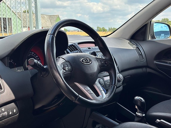 Kia Ceed 8 of 16
