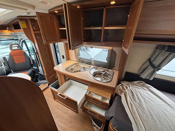 Kabe Travel Master 750T Låga långbäddar - AC - Alde - Separat dusch - Dragkrok 19 of 21