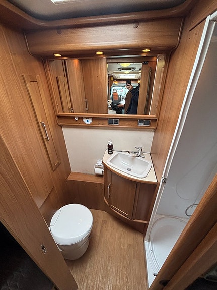 Kabe Travel Master 750T Låga långbäddar - AC - Alde - Separat dusch - Dragkrok 15 of 21