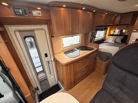 Kabe Travel Master 750T Låga långbäddar - AC - Alde - Separat dusch - Dragkrok 13 of 21