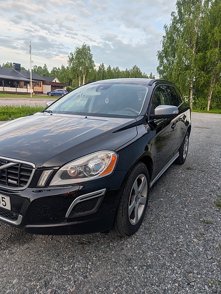 Volvo XC60 2 of 10