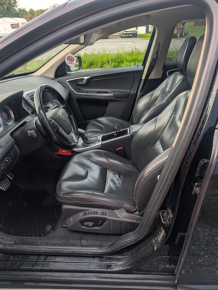 Volvo XC60 7 of 10