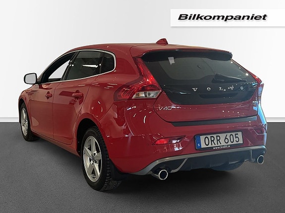 Volvo V40 2 of 10