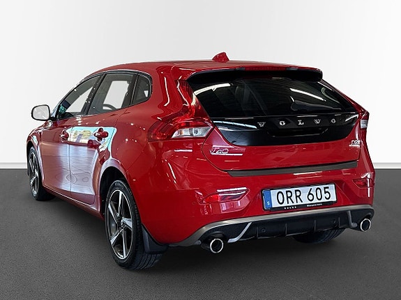 Volvo V40 2 of 10