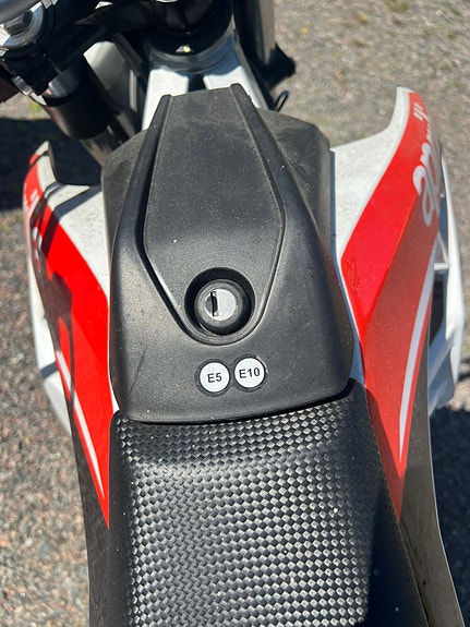 Aprilia SX50 9 of 12