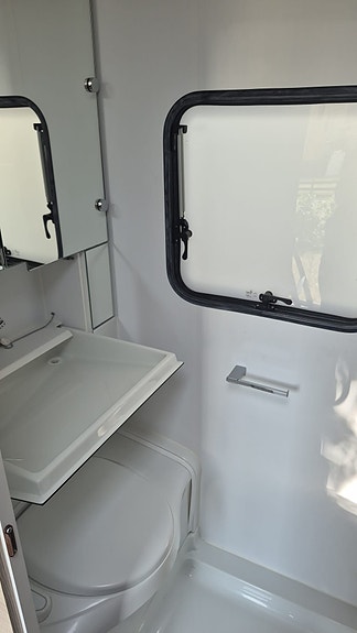 Adria Altea 542 PK 20 of 22