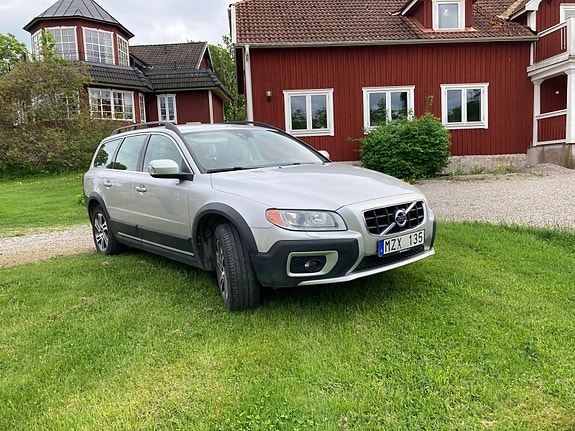Volvo XC70 2 of 2