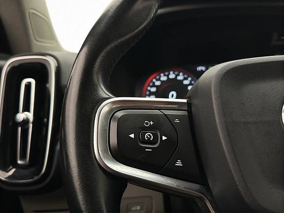 Volvo XC40 17 of 30