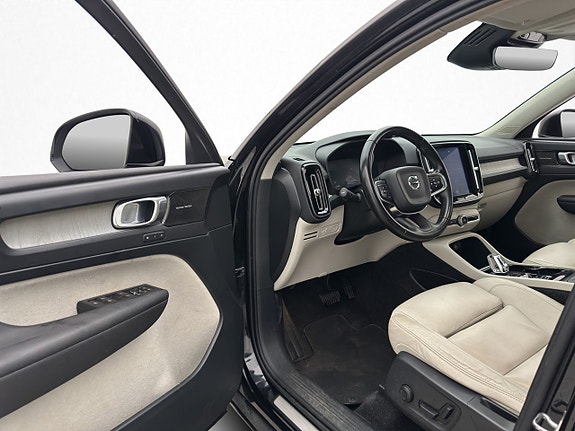 Volvo XC40 12 of 30