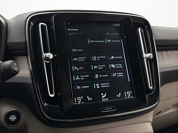 Volvo XC40 27 of 30