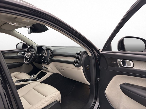 Volvo XC40 30 of 30