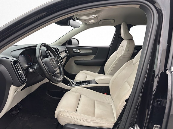 Volvo XC40 13 of 30