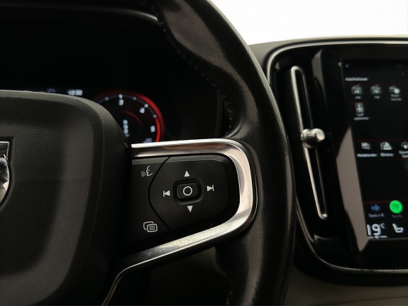 Volvo XC40 19 of 30